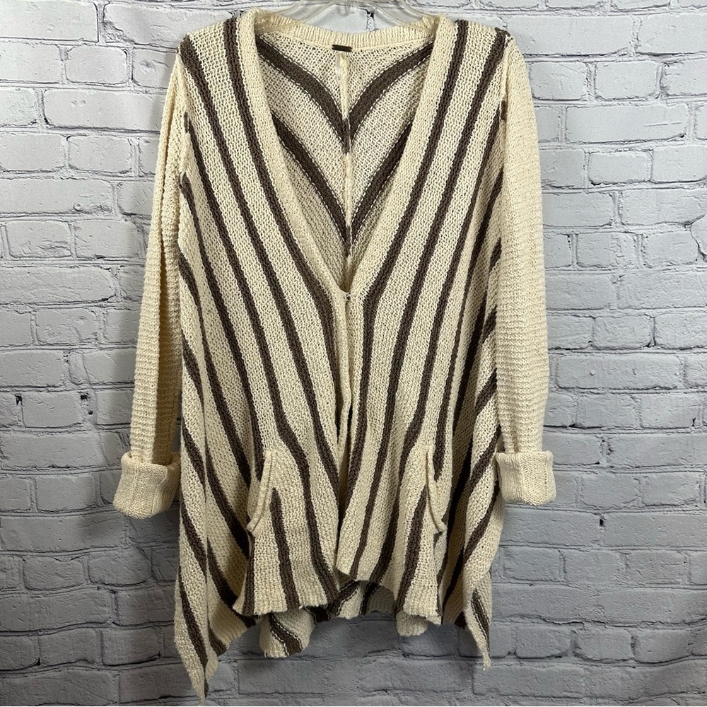 Free People Circle Back Poncho Sweater High-Low Hem Large Snaps Cream & Brown M